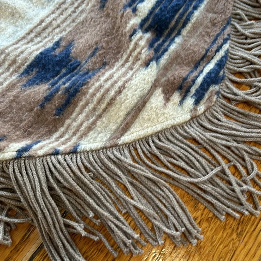 Lucky Brand open front Aztec blue, tan fringed cardigan.  Size Large.